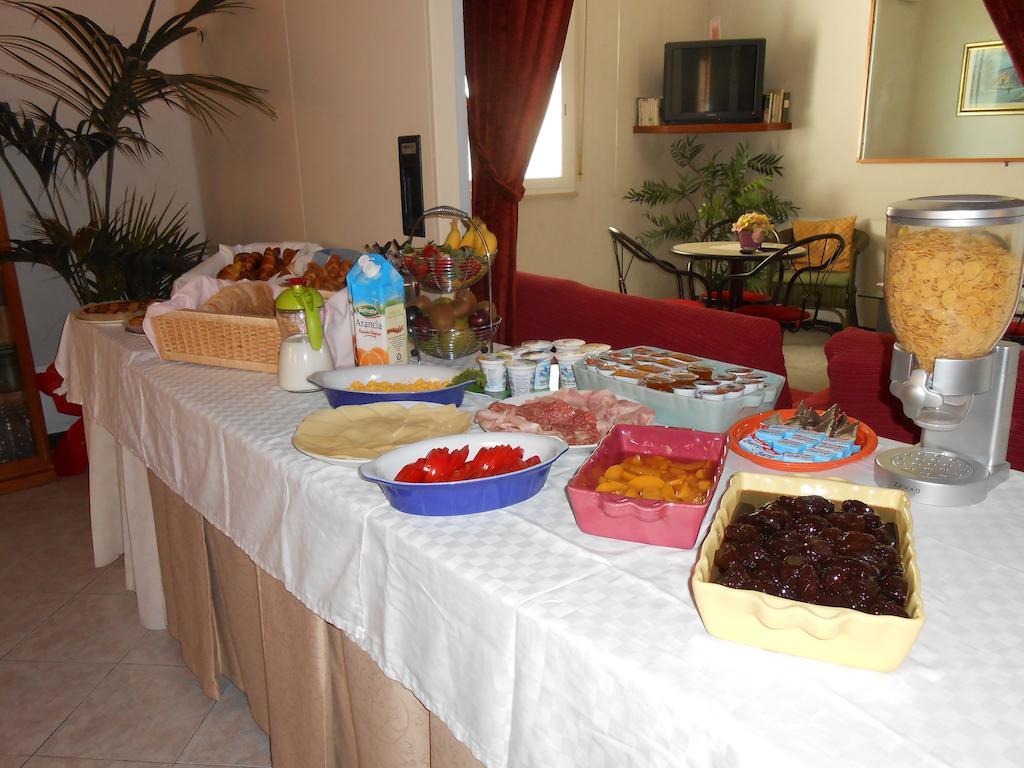 Hotel Villa Dei Platani Bellaria-Igea Marina Buitenkant foto