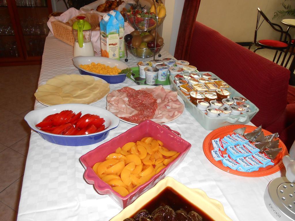 Hotel Villa Dei Platani Bellaria-Igea Marina Buitenkant foto