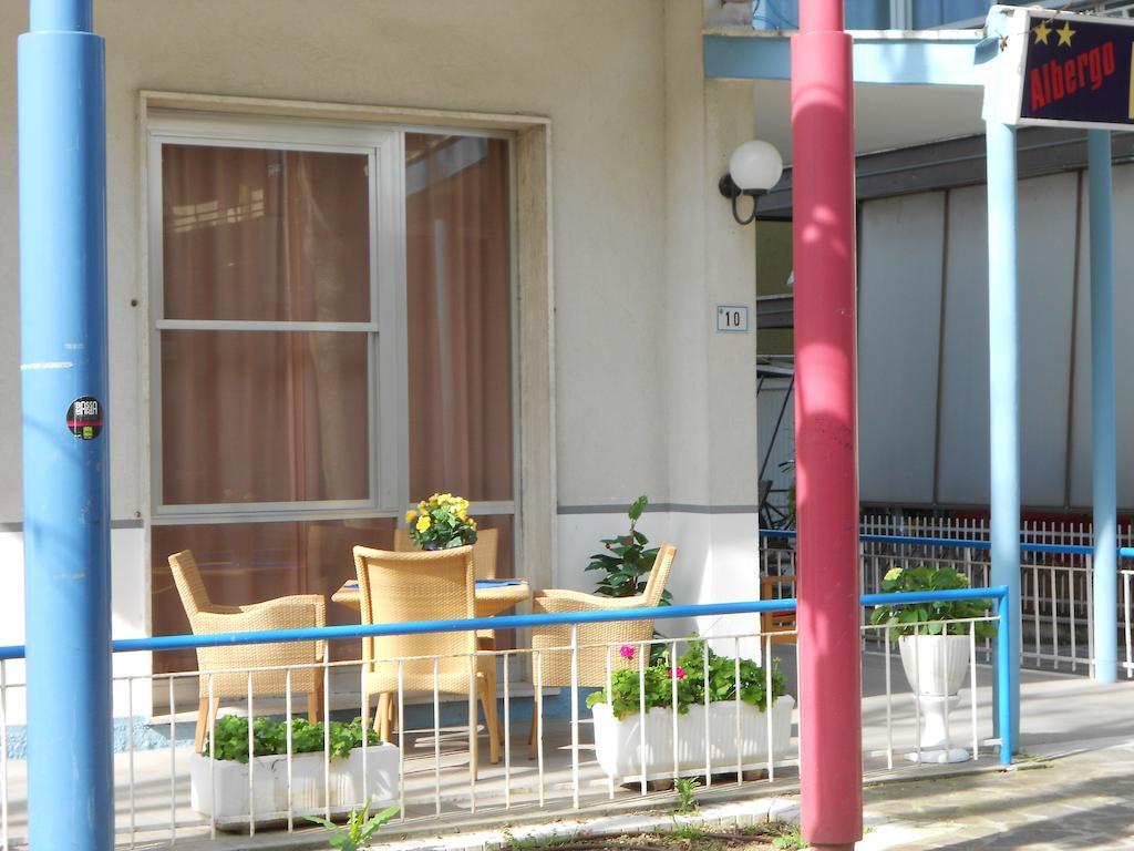 Hotel Villa Dei Platani Bellaria-Igea Marina Buitenkant foto
