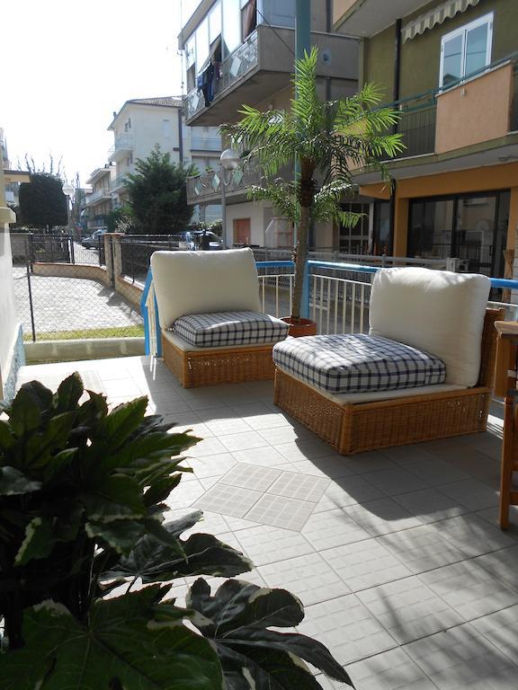 Hotel Villa Dei Platani Bellaria-Igea Marina Buitenkant foto