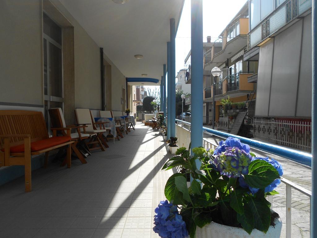 Hotel Villa Dei Platani Bellaria-Igea Marina Buitenkant foto