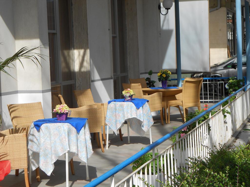 Hotel Villa Dei Platani Bellaria-Igea Marina Buitenkant foto