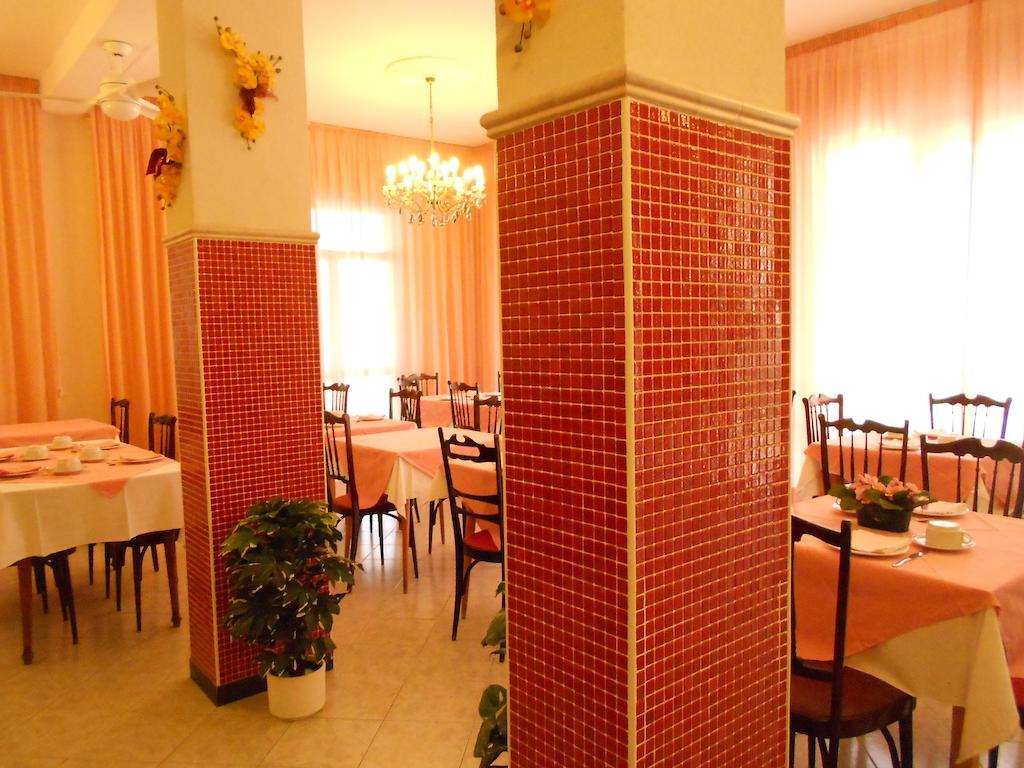 Hotel Villa Dei Platani Bellaria-Igea Marina Buitenkant foto