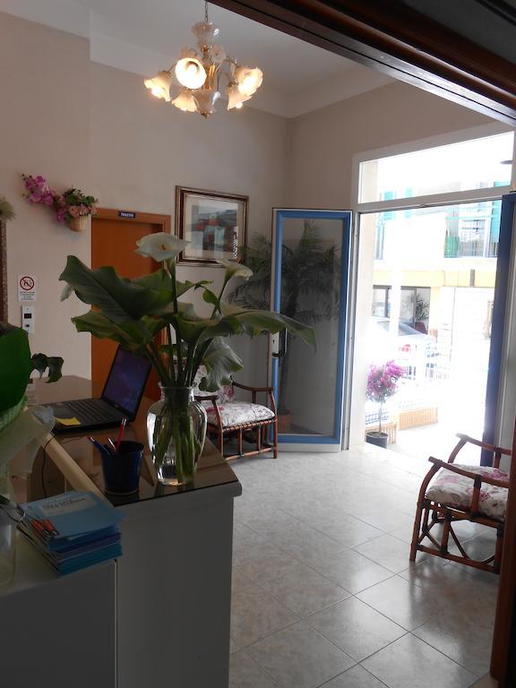 Hotel Villa Dei Platani Bellaria-Igea Marina Buitenkant foto