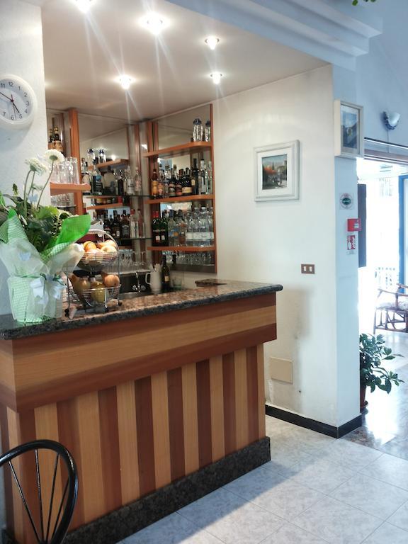 Hotel Villa Dei Platani Bellaria-Igea Marina Buitenkant foto