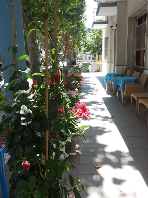 Hotel Villa Dei Platani Bellaria-Igea Marina Buitenkant foto