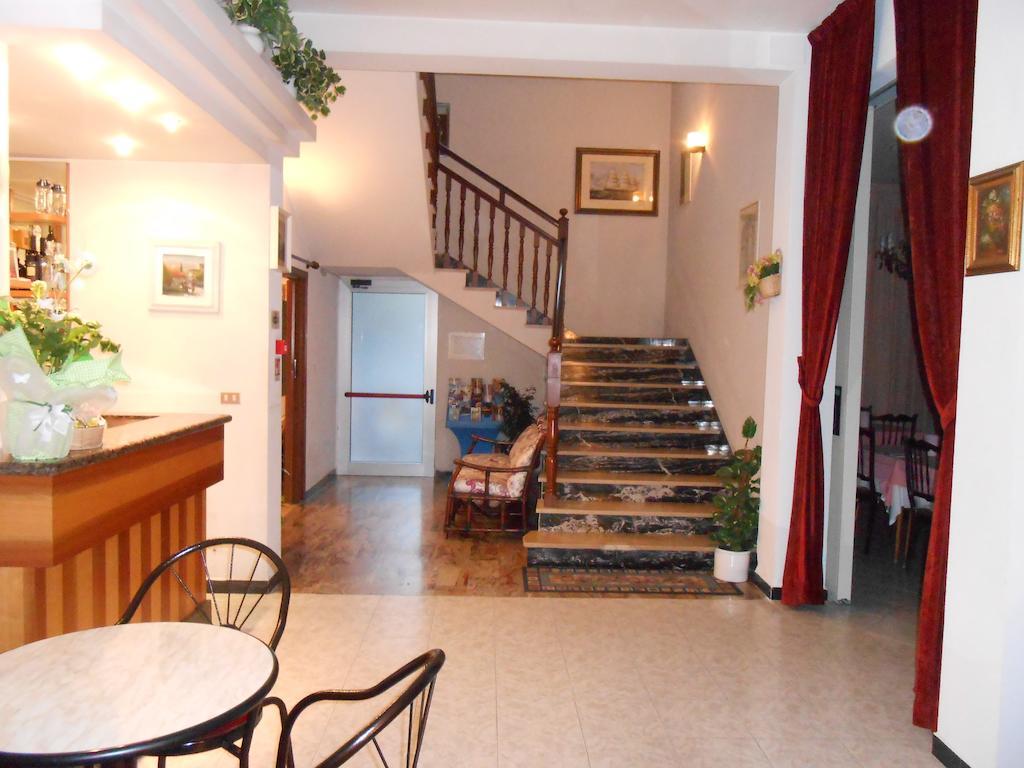 Hotel Villa Dei Platani Bellaria-Igea Marina Buitenkant foto