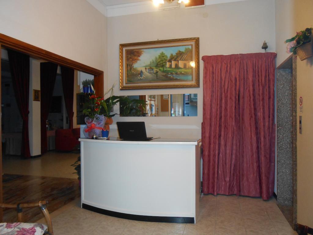 Hotel Villa Dei Platani Bellaria-Igea Marina Buitenkant foto