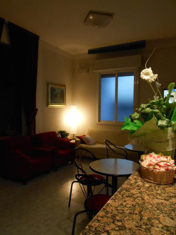 Hotel Villa Dei Platani Bellaria-Igea Marina Buitenkant foto